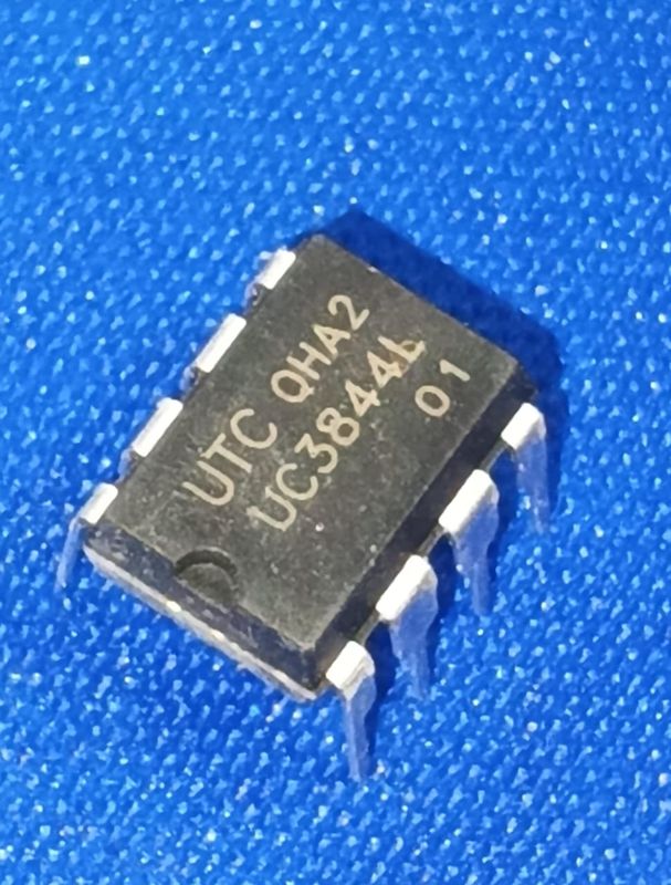 UC3844L DIP-8 UTC 3844 ETA2218 — view 1